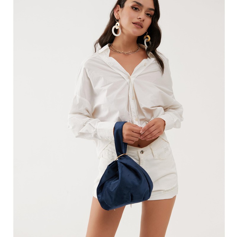 Bolso de mano pequeño de terciopelo con asa superior para