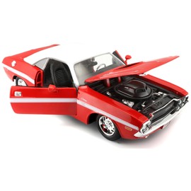 Maisto 1:24 Scale 1970 Dodge Challenger R/T Coupe Diecast Vehicle (Colors May Vary)