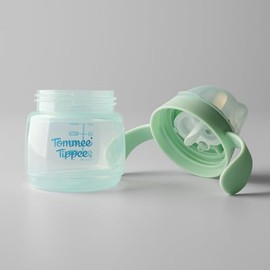 Tommee Tippee Transition Spout Cup, 150ml, Spill-Free Toddler Transition Cup for 4 Months+, with a Natural Feel Bite-Resistant Spout, Green and Orange, 2 Pack