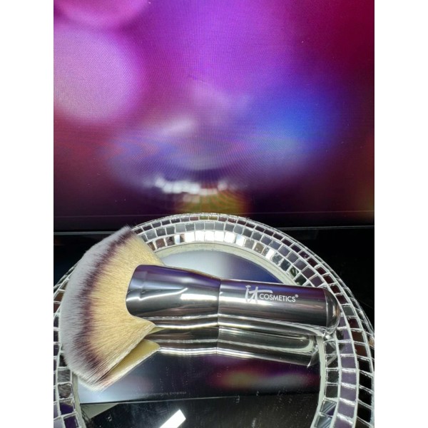 it Cosmetics ~ Heavenly Luxe Mega Fan Brush ~ BRAND