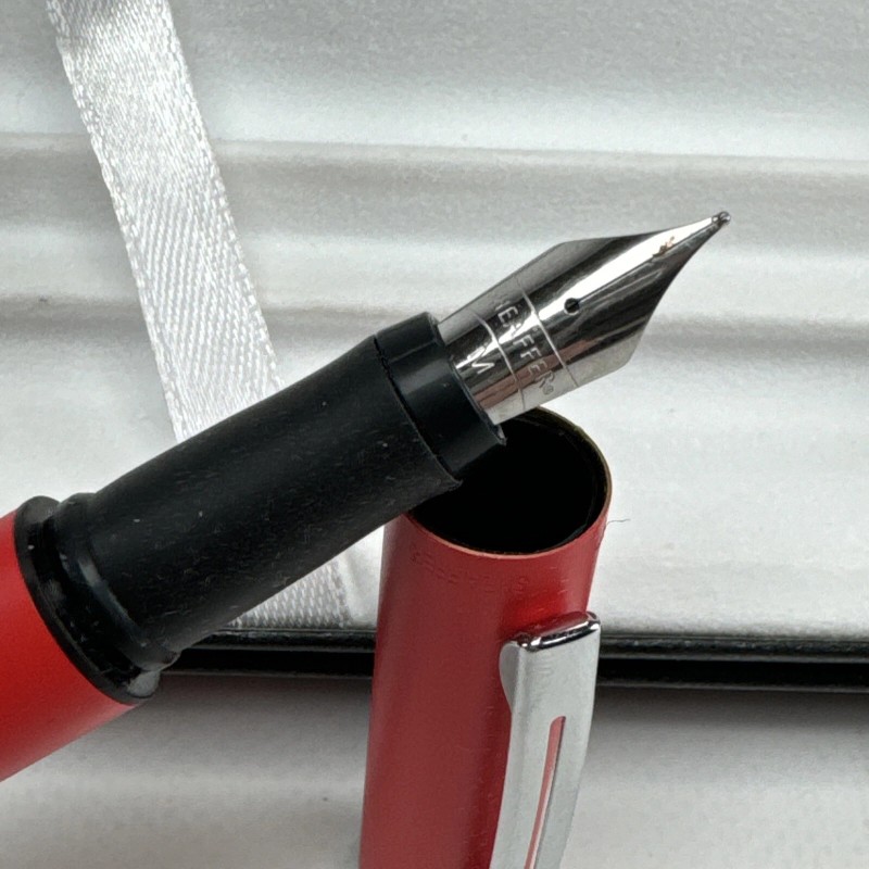 Sheaffer Award Red Fountain Pen Medium Nib Blk Ink W/Giftbox