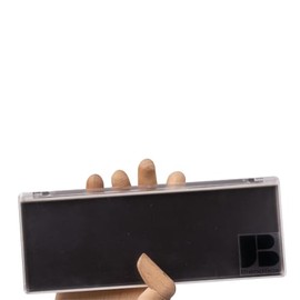PALETA MAGNÉTICA PROFESIONAL MEDIANA VACÍA PARA MAQUILLAJE CON TAPA TRANSLÚCIDA.