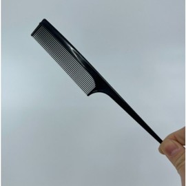 Simple plastic portable hair styling comb with tail for trimming flyaways and bangs, long black hair comb brush / 심플 플라스틱 휴대용 머리정리 꼬리빗 잔머리 앞머리 다듬기 롱 검정 블랙 머리빗 브러쉬