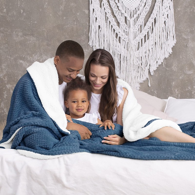 AmeliaHome Cuddly Blanket 70 x 150 cm Delicate Quilted Sherpa
