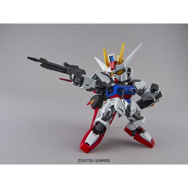 Bandai Hobby SD EX-Standard Aile Strike Gundam Action Figure