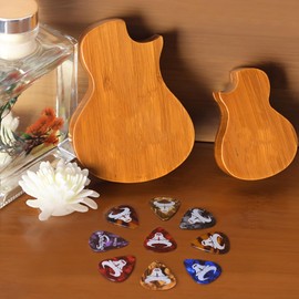Guitar Pick Box Holder with 3 Pcs Fashion Guitar Picks, Wooden Collector Engraved Guitar Pick Box Classical Triangle Guitar Picks for Present Music Instrument Guitar Bass Accessories