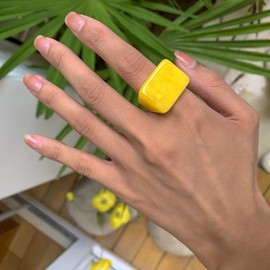 Multicolor Resin Chunky Rings for Women,Acrylic Resin Rings Exaggerated Knuckle Finger Rings Vintage Simple Charm Geometric Rings Jewelry Gifts (Yellow)
