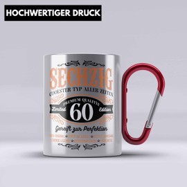 Trendation - 60. Geburtstag Edelstahl Tasse Karabiner Mann Geschenk 60er Geschenkidee 60 Vater Männer Lustig Geschenke 60 Jahre Alt Mann Männer Vater (Rot)