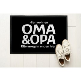 True Statements Doormat "Hier wohnen Oma & Opa - Elternregeln Enden hier" - Dirt Trapper Mat with Saying - Size 40 x 60 cm, Non-Slip, 4 mm Thick, Rubber Edge (Background Black)