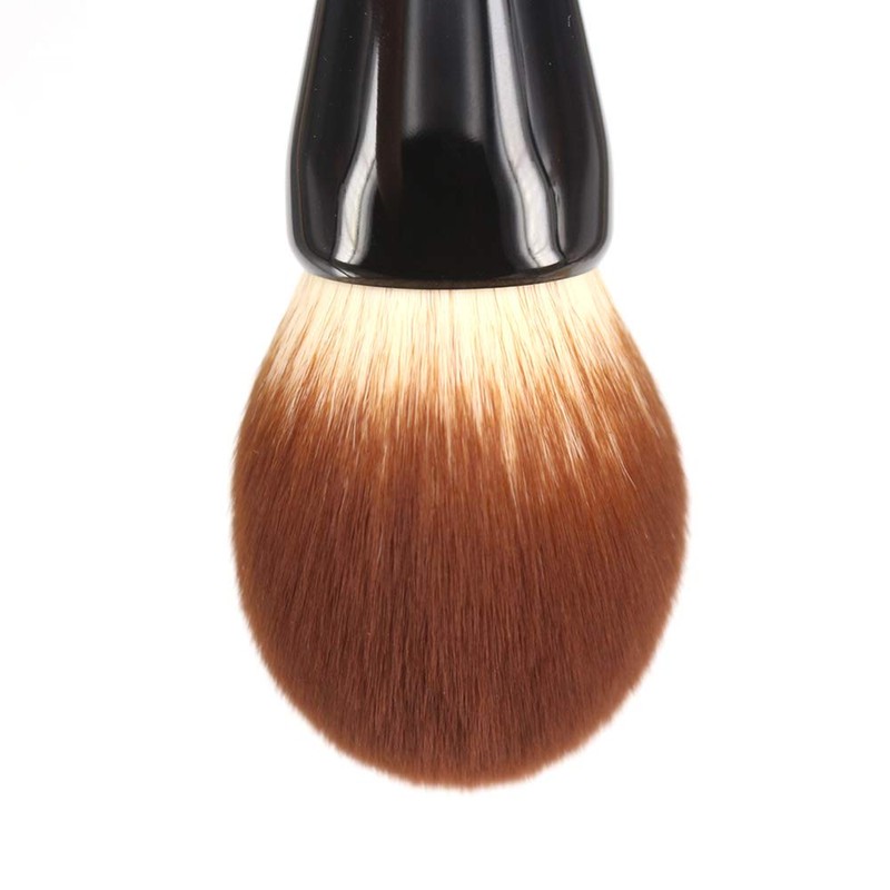 Vela.Yue Large versatile powder brush for a flawless lightweight look