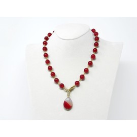 DodiGioielli-Halsband Halskette aus bordeauxroter Jade, 48 cm, mit zweifarbigem Achat-Anhänger, goldener Verschluss