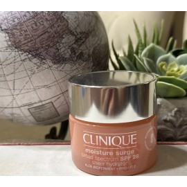 Clinique Moisture Surge Broad Spectrum SPF 28 Sheer Hydrator 1.7 Oz/50ml NEW D3