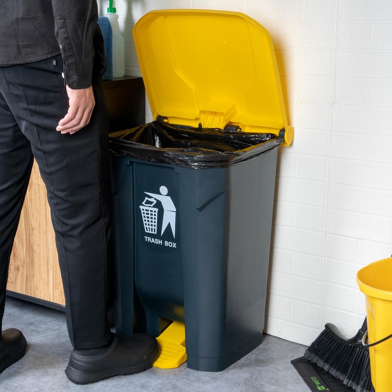 Restaurantware - RW Clean 21 Gallon Garbage Bin, 1 Step-On