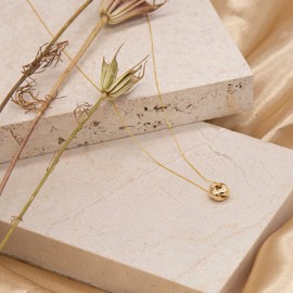 Carissima Gold Women's 9 ct Yellow Gold Four Way Knot Pendant on Cut Curb Chain of Length 46 cm