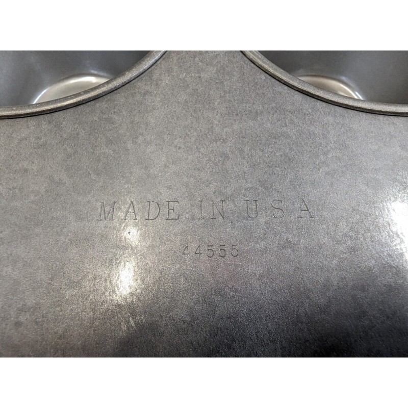 Chicago Metallic 44555 20 Cup 7.3 oz. Glazed Aluminized Steel