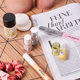 essence cosmetics Nail care pen, nail care, contains rich oils and vitamin E, transparent, nourishing, natural, without acetone, vegan, microplastic particles free (5 ml)