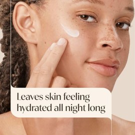 Aveeno Crema hidratante facial y de cuello positivamente radiante de noche con tono corrector de soja y niacinamida, crema de noche para piel opaca y 