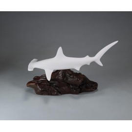 HAMMERHEAD SHARK Sculpture by JOHN PERRY 12in long on polished burlwood base Pellucida. Signed.