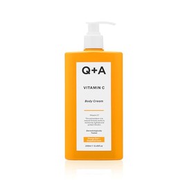 Q+A Vitamina C Crema Corporal, hidrata y mejora la piel. Ilumina, iguala el tono y aumenta el colágeno. 250 ml.