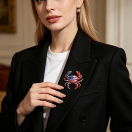 MALOYANVE Crab Brooch Pin for Women Men Vintage Gold Plated Crab Enamel Lapel Pin Ocean Marine Animal Brooch for Jackets Hats Scarves Bags Gift for Beach Lovers (American flag 250th Anniversary)
