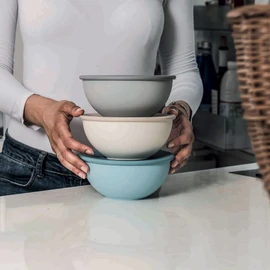 Guzzini - Kitchen Active Design EVERYWHERE Set of 3 Bowls with Lids Diameter 16 x Height 20.5 cm - 29260252