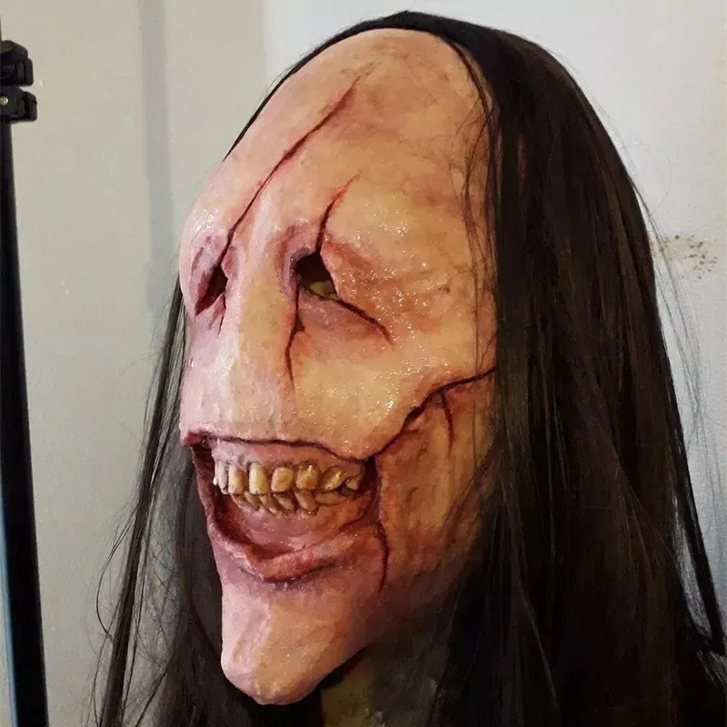 Una Nueva Máscara De Demonio Con Pelo Largo Y Cara