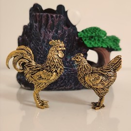 MHYGKTXRA 2pcs Brass Rooster& Hen Figurine Set - Handcrafted Collectible Animal Statues, Decorative Rooster Chicken Ornaments, Home Living Room Tea Pet Decor, Brass Animal Collectibles