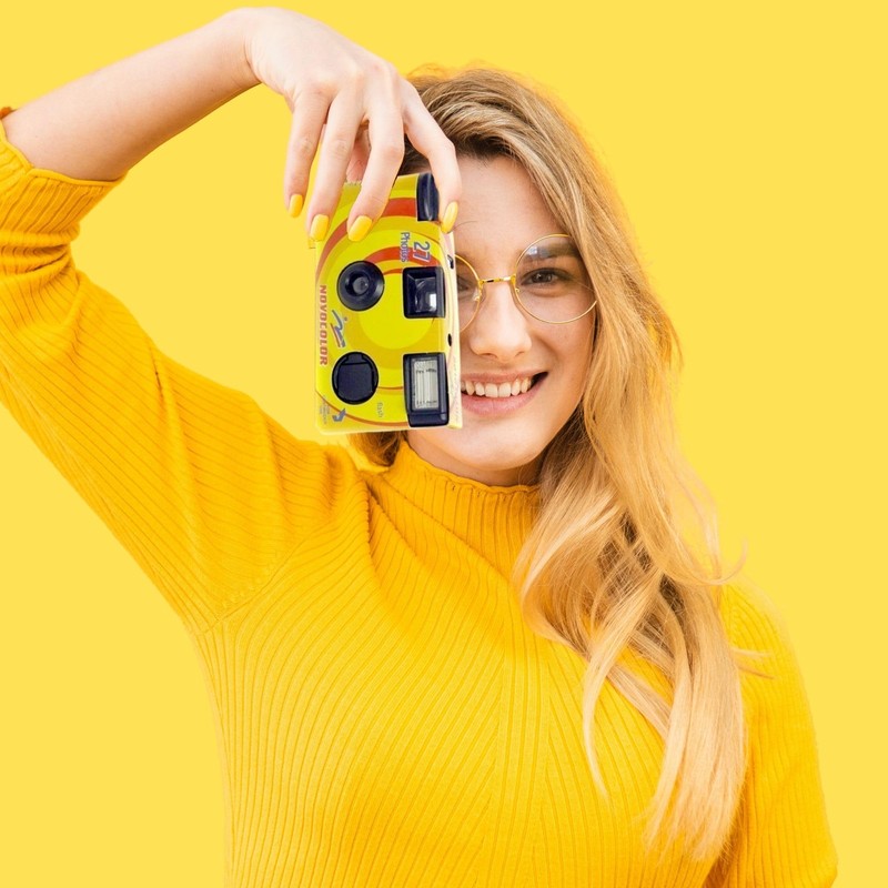 Disposable Camera Bundle with Novocolor APM401004 Single-Use Film Cameras with