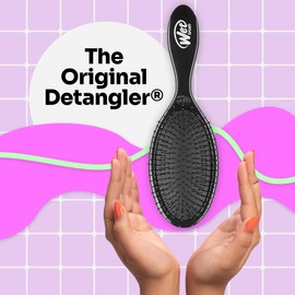 Wet Brush Festive Elf Orginal Detangler. Ultra Soft bristles for all hair types, wet, dry or damaged. 1 brush and a free scrunchie with every festive brush gift set.