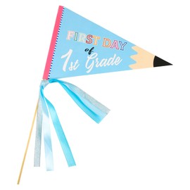 First Day of 1st Grade Flag, Creative Pennant Banner Flags with Ribbons and Wood Stick Party Pennants Decorative Festive Pennants Cheerful 1st Grade Flag for First Day of School Decorations