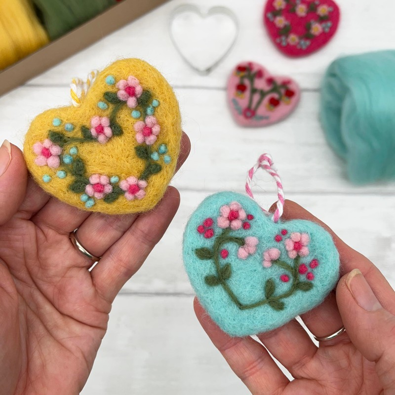 Bergin & Bath Needle Felting kit - Hearts. Learn to