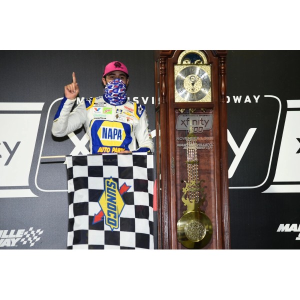 BEAUTIFUL NASCAR DRIVER CHASE ELLIOTT WINS MARTINSVILLE 8X10 PHOTO W/