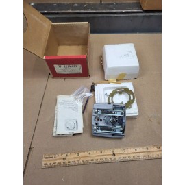 Robertshaw  TP 2214-021 Pneumatic Thermostat T21-101