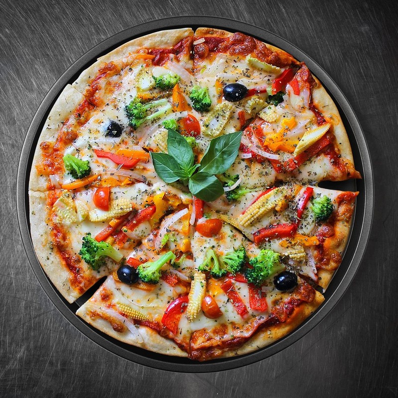 DecorRack 13 Inch Carbon Steel Pizza Pan, [Premium] Non-Stick Coating,