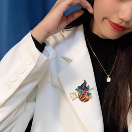 Rhinestone Pumpkin Brooch for Women Gold Pumpkin Brooch Pin Thanksgiving Green Leaf Brooches Witch Hat Broom Lapel Pins Cute Fall Holiday Festival Enamel Brooch Hat Bag Suit Dress Accessories