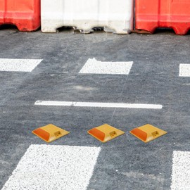 PartyKindom Pack of 6 Plastic Road Spikes High Performance Entrance Markings Road Accessories Driving Road Markings Driveway Reflectors Driveway Road Reflector Plastic Yellow