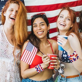 FAERLIIRY 4th of July Bracelet Red White Blue Bracelets American Flag USA Clay Beaded Heishi Stretch Stackable Bracelets Patriotic Friendship Bracelet Surfer Preppy Summer Beach Jewelry (American-B8)