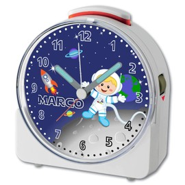 CreaDesign, WU-71-1031, Weltall, analog Kinderwecker weiß, Funkwecker mit Sweep-Uhrwerk und fluoreszierenden Zeiger und Licht, personlisiert mit Namen, 10,2 x 4,6 x 11 cm