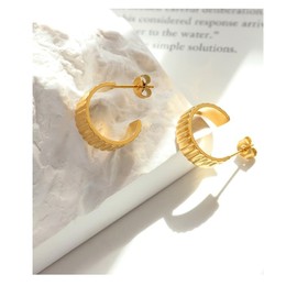 DIAMANTIO 18K Gold Plated Ribbed Hoop Earrings – Modern Scallop-Edged Huggie Stud Hoops for Women, Minimalist Statement Jewelry