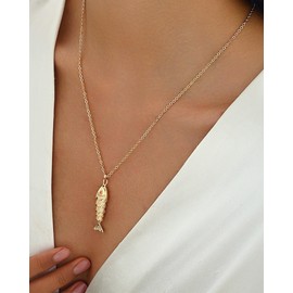 CLOORDE Gold Fish Necklace for Women Trendy Gold Movable 3D Fish Pendant Necklace Lucky Fish-shaped Pisces Neck-lace Summer Beach Ocean Animal Jewelry Accessories Gifts for Her