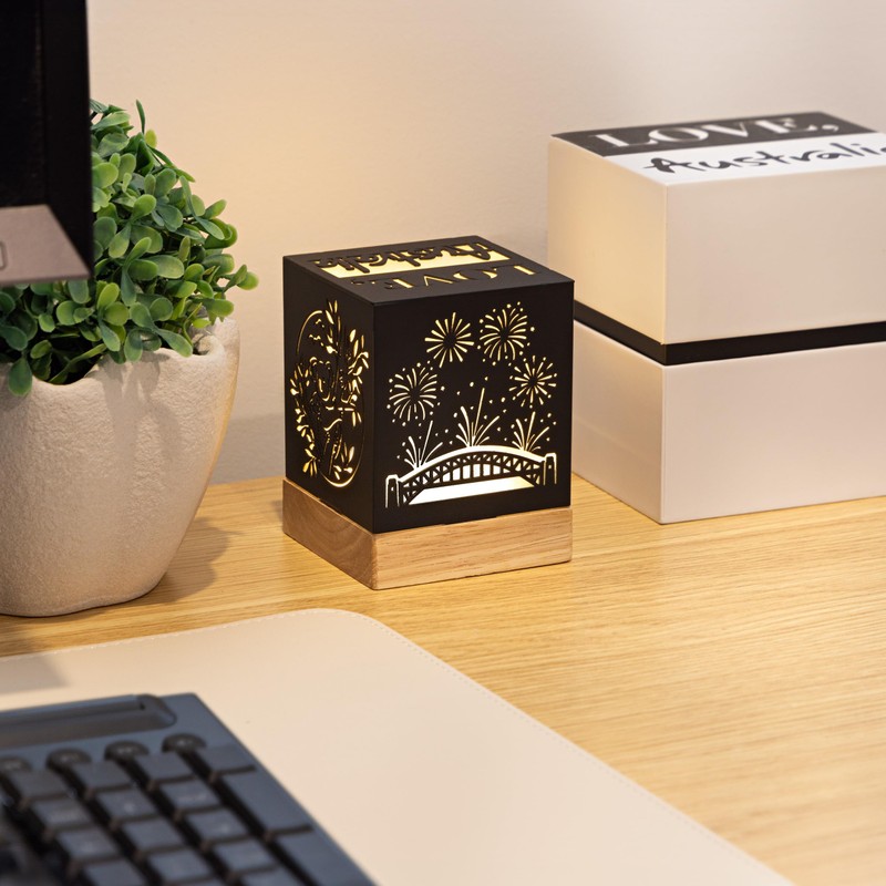 GLEESMITH: Australian Souvenir - Compact USB Powered Desk lamp with