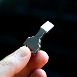 DAILYCARRYCO. KeyPry Sturdy Keychain Prybar - Heavy Duty EDC Pry Bar for Everyday Carry, Compact Multi-Tool Prybar for Keys (Gun Gray)