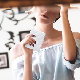 LJCZKA Coin Purse for Women Quilted Leather Mini Pouch Card Holder Top Zipper Coin Wallet Makeup Bag with Keychain (white+black)