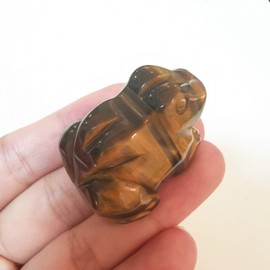 Manekieko Natural Tiger's Eye Frog Crystals and Healing Stone Figures, 38 mm Hand Carved Bags Animal Room Decor Gemstone
