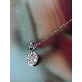 CHARM TETRAGRAMATON | símbolo de la espiritualidad y protección| conecta con la energía del universo y vive en armonía | elaborada en fina plata mexicana LEY .925 | incluye cadena de obsequio en plata LEY .925 | producto hecho a mano por JM joyería