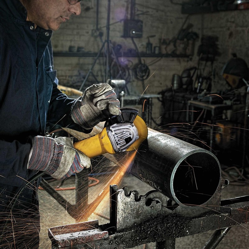 DEWALT Angle Grinder, 4.5 Inch, 11 Amp, 11,000 rpm, With