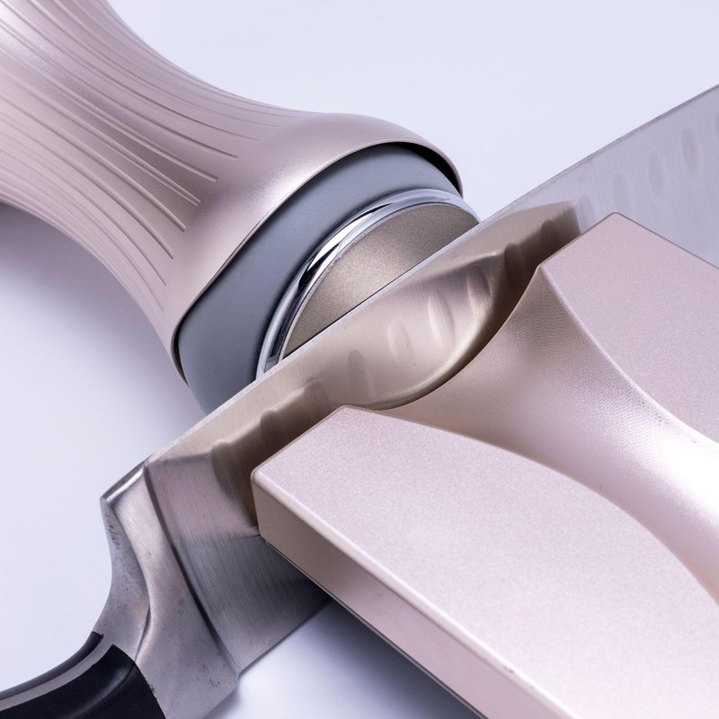 yourAAAwatch Onze Rolling Knife Sharpener | 15 18 Degree Knives