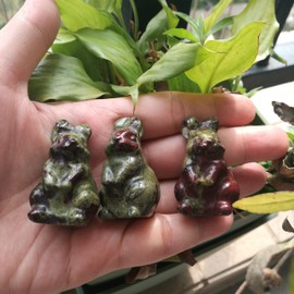 Bacatgem Natural Dragon Blood Jasper Hand Carved Rabbit Statue,1.5 Inches Crystals and Healing Stones Animal Figurines Gemstone