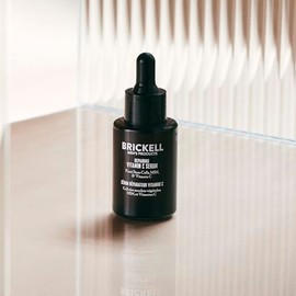 Brickell - Suero antienvejecimiento para hombre, suero facial reparador nocturno para hombres, con vitamina C, ácido hialurónico y té verde para dismi