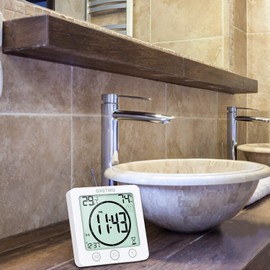 GXSTWU Digital Clock, Waterproof "Splashproof", Timer, Thermometer, Hygrometer, Half Bath Clock, Thermometer, Hygrometer, Heatstroke, Wall Mounted, Tabletop, Magnet, Suction Cup, For Bathroom, Bathroom, Bathroom, Washroom, Kitchen, Courtyard, Room, Shower (White)